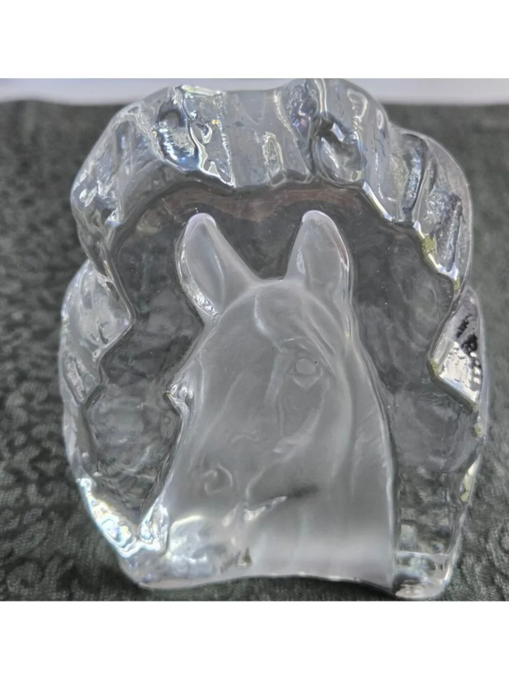 Heavy Crystal Glass Intaglio Horse Head Paperweight 4 inches Tall - Picture 3 of 9